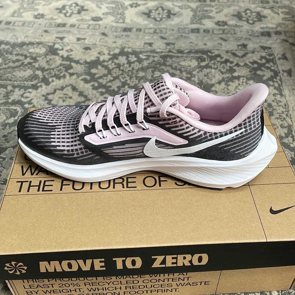 Nike Air Zoom Pegasus 39 NN GS. Size 5
Youth. Never worn. - Picture 4 of 7